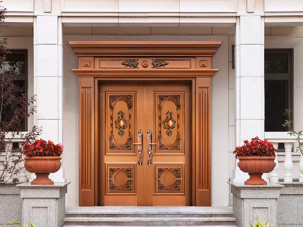 銅門廠家企業的市場定位