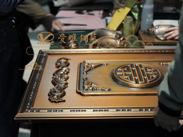 在銅門(mén)廠家定制銅門(mén)應(yīng)該注意哪些問(wèn)題呢？